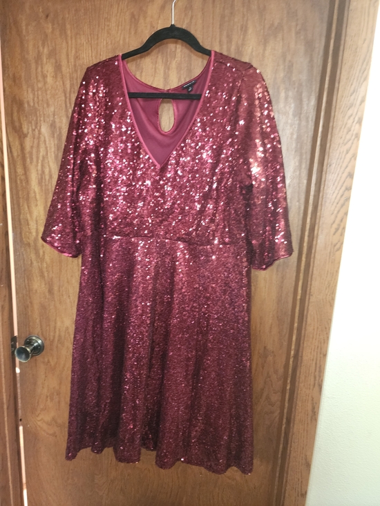torrid Dresses & Skirts - Torrid Burgundy Sequin V-Neck Party Dress
